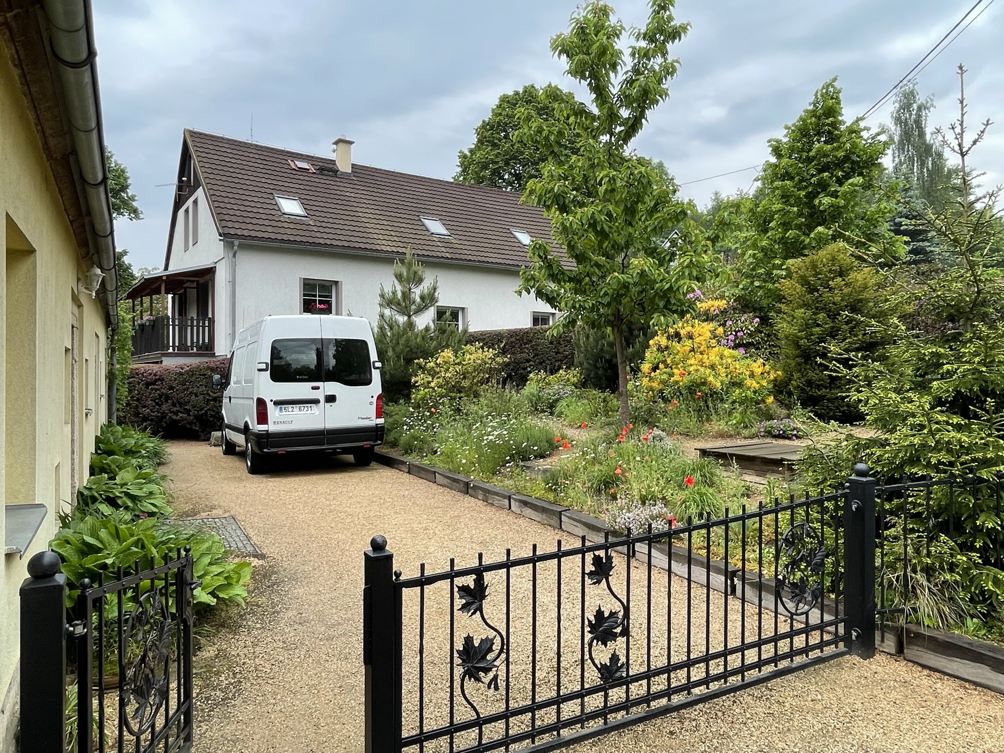 Zahrada ve svahu Hlavní Foto